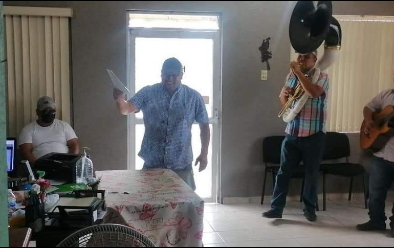 La publicación recibió más de dos mil comentarios y usuarios celebraron junto al hombre su divorcio. FACEBOOK / Cd acuña Coahuila