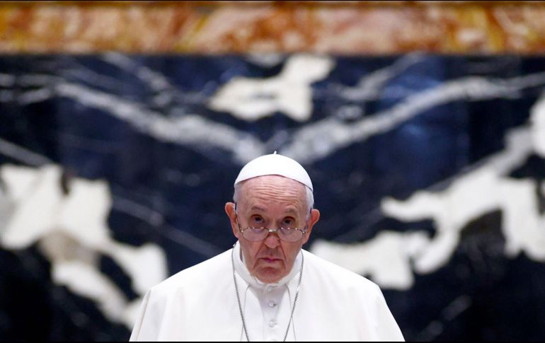 El Papa pidió a los científicos que acompañen en la formación a las nuevas generaciones, enseñándoles a no tener miedo al esfuerzo de la investigación. EFE