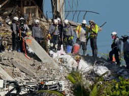 Las tareas de rescate se reanudaron el jueves por la tarde, después de una interrupción de unas 15 horas debido a movimientos en la parte del edificio que todavía está en pie. AP / M. Humphrey