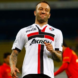 Reportan choque de auto robado al ex futbolista Matías Vuoso