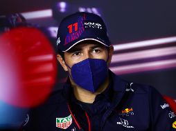 De cara a la carrera del domingo, ''Checo'' Pérez aseguró que las prácticas de este día fueron de gran aprendizaje y luchará por retomar una buena. EFE / D. Istitene