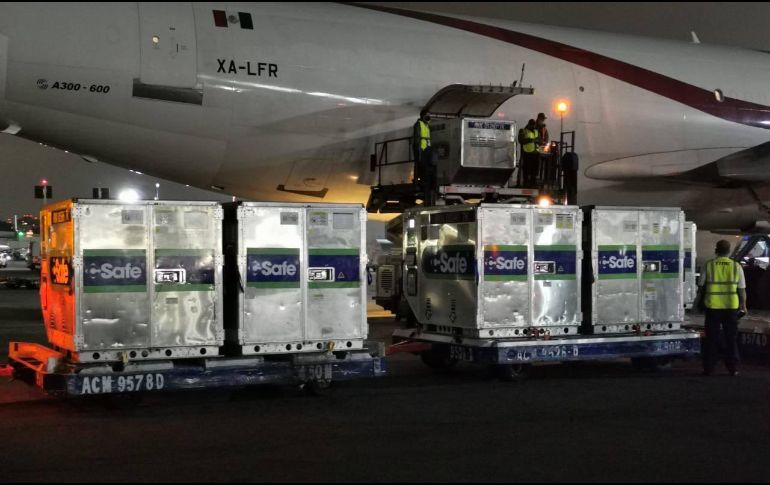 Embarque histórico. Con la llegada de vacunas hoy, suman 15 millones 910 mil 200 de dosis de la farmacéutica AstraZeneca. TWITTER@m_ebrard