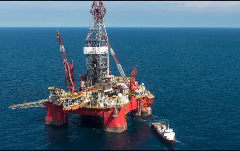 Varias plataformas de Pemex se encuentran en la sonda de Campeche. AP/ARCHIVO