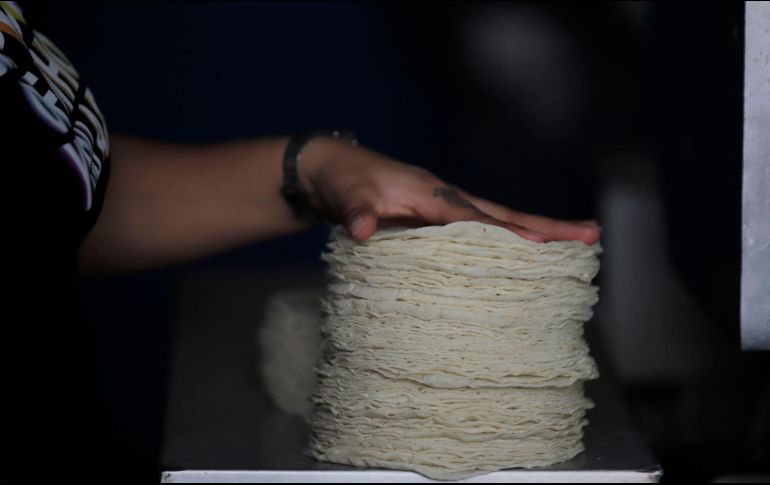 Hay imágenes de video en las que al menos dos estudiantes de la Secundaria de Coronado, predominantemente blanca, lanzan tortillas al equipo de la Secundaria Orange Glen de Escondido. EL INFORMADOR / ARCHIVO