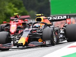 ''Checo'', tercero en el Mundial, con 96 puntos, se quedó a ocho décimas de su compañero neerlandés en la mejor de sus veinte vueltas. AFP / J. Klamar