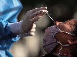 La alarma mundial se desprende de un tema de proporciones poblacionales, que ponen de nuevo en jaque a muchos sistemas sanitarios vulnerables y colapsados, y no del aumento de la letalidad del virus. EFE / ARCHIVO