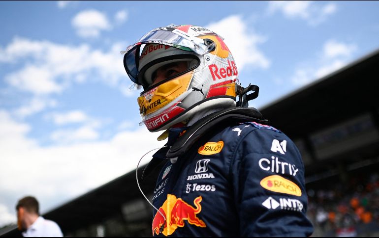 ''Checo'' reconoció que ha sido un fin de semana complicado, pero confía en que él y su coequipero Max Verstappen continúen con el dominio que han impuesto en el Gran Circo. EFE / C. Bruna