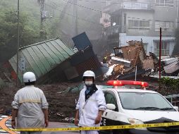Según imágenes de televisión, un torrente de barro arrasó algunas casas y sepultó otras en la ciudad costera de Atami. EFE / ESPECIAL