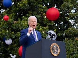 En el jardín sur de la Casa Blanca, en Washington, Biden recordó a las más de 600 mil personas que perdieron la vida a causa del virus. EFE/M. Reynolds