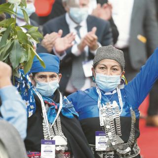 Chile elige a mujer indígena para liderar nueva Constitución