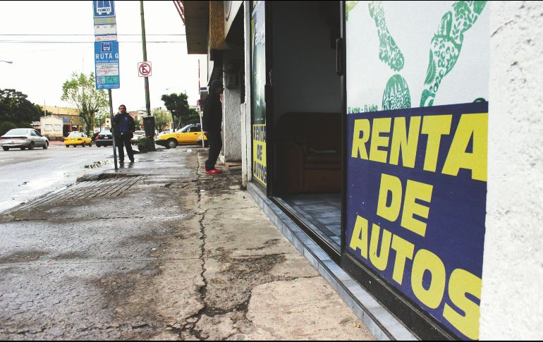 CRISIS Las empresas de renta de autos bajaron sus inventarios de unidades ante la disminución de usuarios. EL INFORMADOR