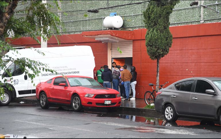 Tras la discusión entre vendedor y comprador, el cliente golpeó al locatario y lo empujó. Un golpe en la cabeza, al caer al piso, dejó inconsciente a la víctima. SUN / A. Martínez