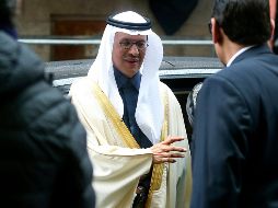 El príncipe Abdulaziz bin Salman Al-Saud, ministro de Energía de Arabia Saudita, arriba a la sede de la reunión en Viena, Austria. AP/R. Zak