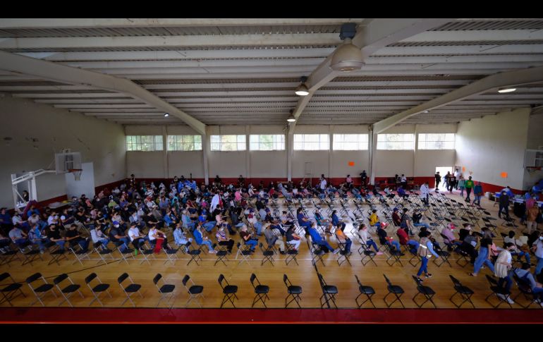 La aplicación de vacunas anti COVID-19 para adultos de 30 a 39 años inició hoy en 42 municipios de Jalisco. ESPECIAL/SSJ