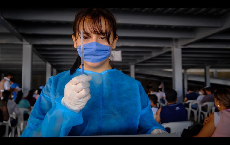 La aplicación de vacunas anti COVID-19 para adultos de 30 a 39 años inició hoy en 42 municipios de Jalisco. ESPECIAL/SSJ