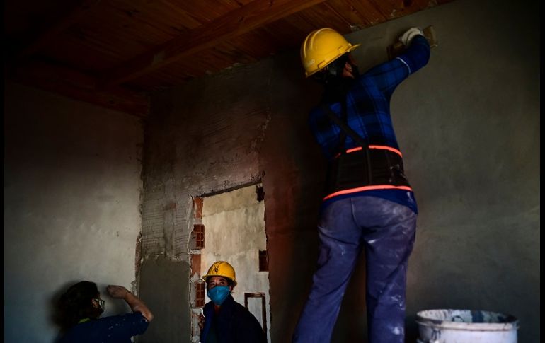 Las mujeres que deciden dedicarse a la construcción enfrentan violencia machista y desigualdad salarial. AFP/R. Schemidt