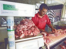En medio de la pandemia las familias mexicanas han bajado su consumo de productos de alto precio como las carnes. EL INFORMADOR/A. Camacho