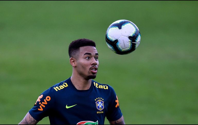 Jesús fue expulsado apenas a los tres minutos del segundo tiempo del cotejo ante Chile, tras propinar una patada voladora a Eugenio Mena. EFE/ARCHIVO