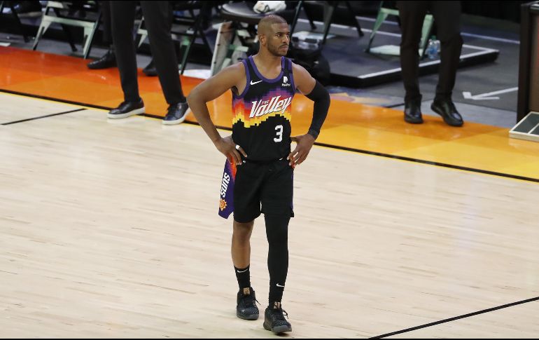 Chris Paul logró 32 puntos y nueve asistencias. AFP