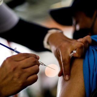 Postración, entre las dudas de los jóvenes sobre la vacunación