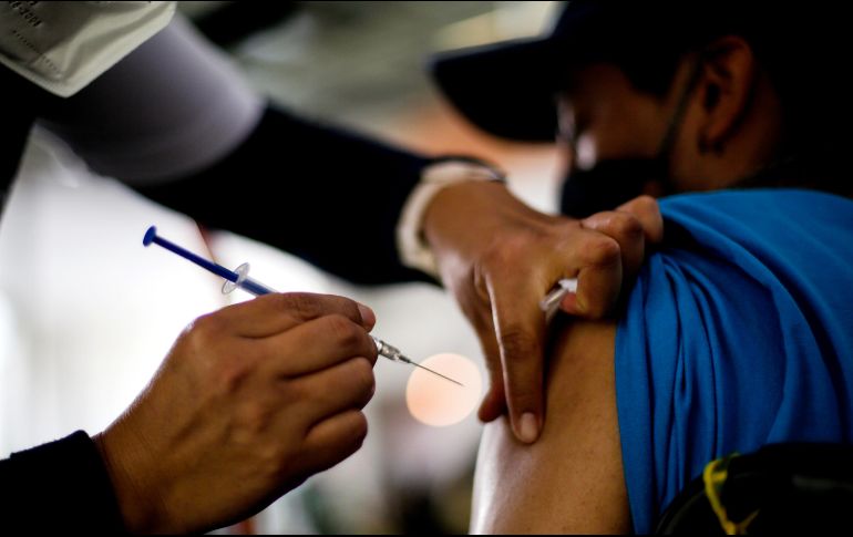 La noche del lunes se abrió el registro en el portal mivacuna.salud.gob.mx para todos los ciudadanos mayores de edad. XINHUA
