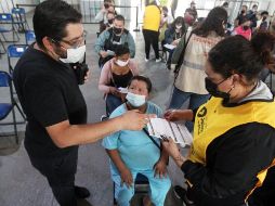 Para poder operar el macrocentro de vacunación contra COVID-19 auditorio Benito Juárez se necesita un mínimo de 130 personas. EL INFORMADOR/A. Camacho