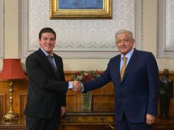 Samuel García posa junto al Presidente López Obrador en el mraco de su reunión. TWITTER@lopezobrador