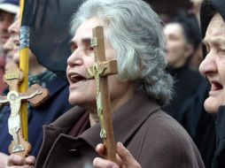 Sacerdotes antivacunas argumentan que con la inyección de los anticuerpos del COVID-19 se permite la entrada del anticristo en los creyentes, lo que no les hace merecedores de recibir la comunión. AP / ARCHIVO