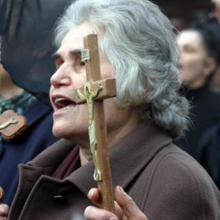 ¡Insólito! Sacerdotes ortodoxos de Creta niegan la comunión a vacunados por esta razón