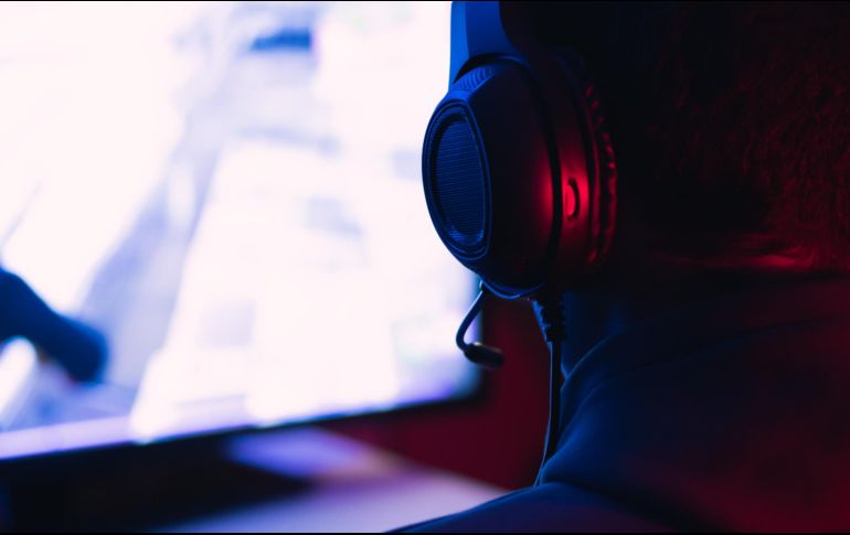 Las medidas están destinadas a reducir la adicción y los problemas de visión entre los más jóvenes. ESPECIAL / Photo by Fausto Sandoval on Unsplash