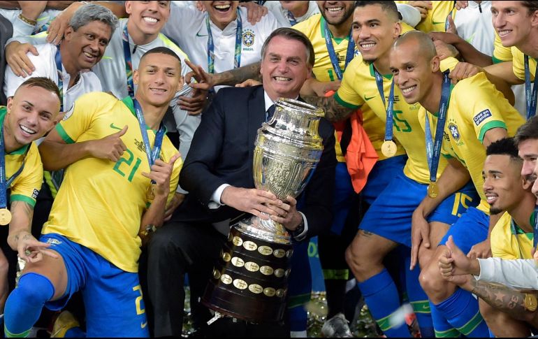 ''La única rivalidad entre nosotros tendrá lugar el próximo sábado en el Maracaná. Voy a adelantar el resultado: 5-0'', dijo el mandatario. AFP / ARCHIVO