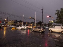 Las principales arterias del AMG sufrieron congestionamientos viales en cuestión de minutos debido a la altura de los niveles del agua. EL INFORMADOR/ARCHIVO