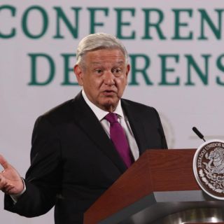 AMLO denuncia "campaña negra" por video que exhibe a su hermano