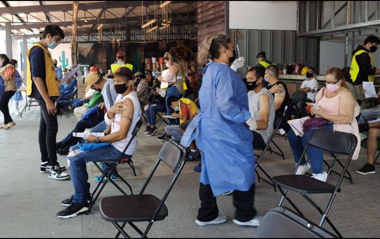 También se vacunó a dos personas en situación de calle de nacionalidad mexicana. ESPECIAL