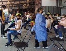 También se vacunó a dos personas en situación de calle de nacionalidad mexicana. ESPECIAL