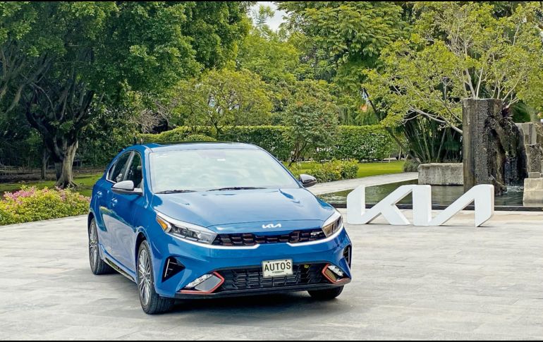 La firma coreana muestra los nuevos trazos del Forte, un auto con más tecnología y equipamiento. ESPECIAL/R. Curiel