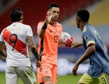 El guardameta rojinegro aportó para la causa al dar una asistencia desde su propio arco. EFE/J. Alves