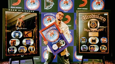 Rauw Alejandro tiene el tema número uno en México y el sexto a nivel mundial. ESPECIAL/Sony