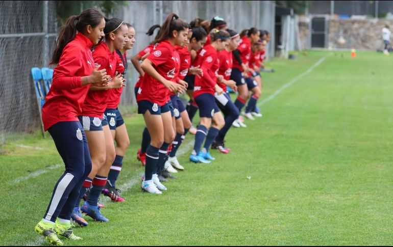 Este sábado, la rojiblancas derrotaron 2-0 a Santos en su segundo duelo de pretemporada gracias al doblete de Joseline Montoya. ESPECIAL / Chivas