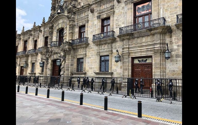 Las inconformes hicieron su pronunciamiento en el kiosco de la Plaza de Armas. EL INFORMADOR/R. Rivas