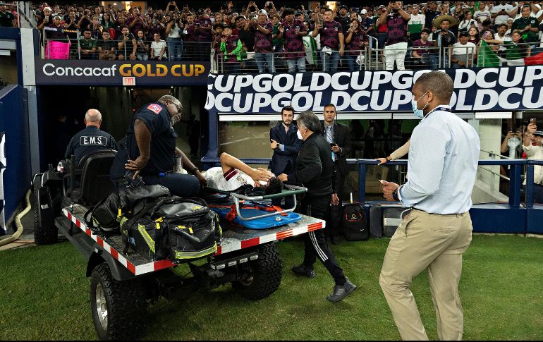 BRUTAL. Hirving Lozano sufrió un choque contra el portero de Trinidad y Tobago. IMAGO7