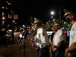 CRITICA SISTEMA. El superintendente de policía de Chicago, David Brown (izq.), lamentó que personas acusadas de delitos violentos sean puestas en libertad. AP