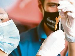 RITMO. En primavera se aplicaron hasta tres millones de dosis por día, ahora apenas unos cientos de miles. AFP