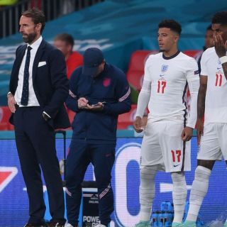 Boris Johnson denuncia ''insultos racistas'' contra futbolistas ingleses