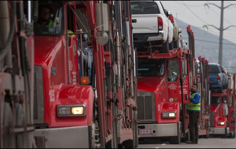 Los tractocamiones fueron la categoría que más incrementó sus ventas con un aumento de 51%. NOTIMEX/Archivo