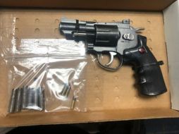 Además de las detenciones, los policías aseguraron armas de fuego y droga. ESPECIAL