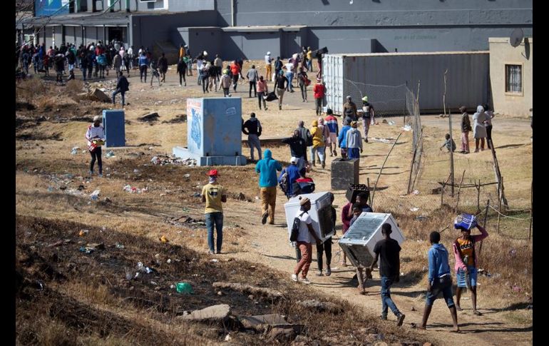 Los incidentes empezaron el pasado viernes en KwaZulu-Natal, provincia natal del polémico expresidente Jacob Zuma. EFE/K. Ludbrook