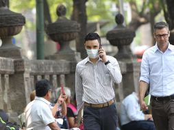 ALERTA. Debido al alza de casos y a la llegada de las variantes, el Gobierno ha pedido reforzar los protocolos para prevenir contagios del virus. EFE/ARCHIVO