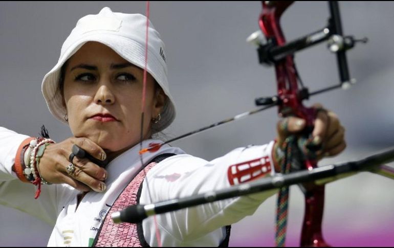 ORGULLO TRICOLOR. La mexicana no se colgó la presea dorada en los Juegos Olímpicos londinenses por una diferencia milimétrica. AP