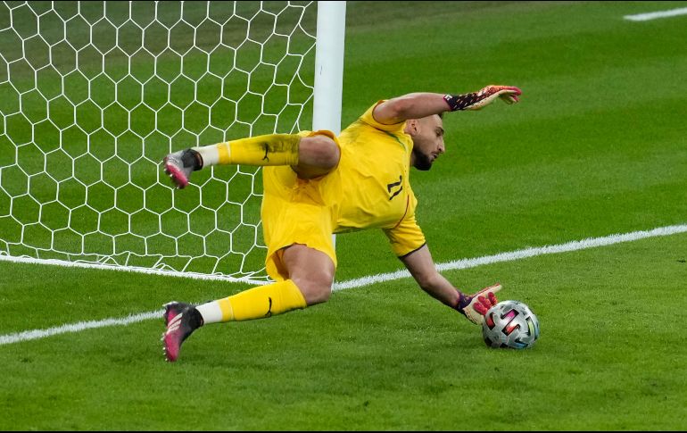 DE LUJO. Gianluigi Donnarumma fue nombrado el mejor jugador de la Eurocopa, tras sus destacadas actuaciones. AP/M. Dunham